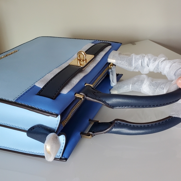 Michael Kors Tatiana Medium Messenger - Picture 7 of 14